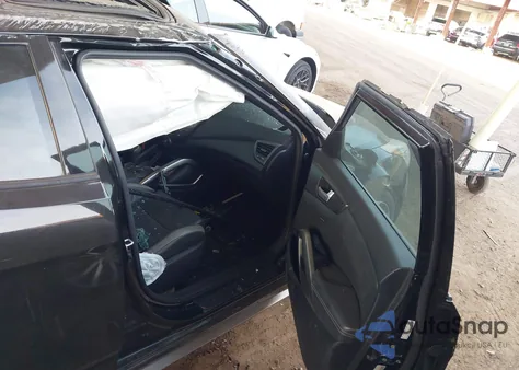 2016 Hyundai Veloster Turbo z USA, uszkodzony, nr VIN KMHTC6AE9GU292845